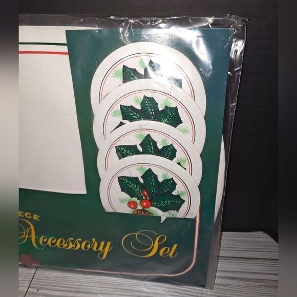 Vintage PVC Placemat Coaster Set Holly Berry Christmas Holiday Design 8 Pc Set - Picture 5 of 7